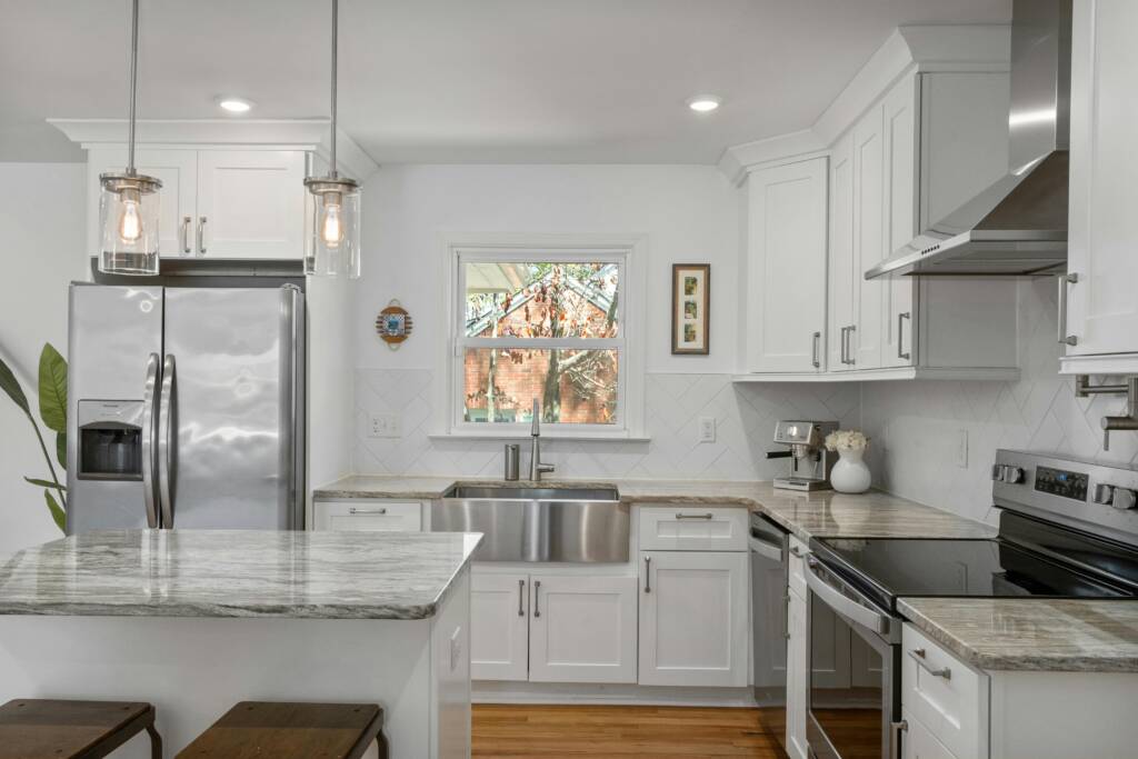 Small kitchen design featuring remodeling ideas to maximize space and improve functionality